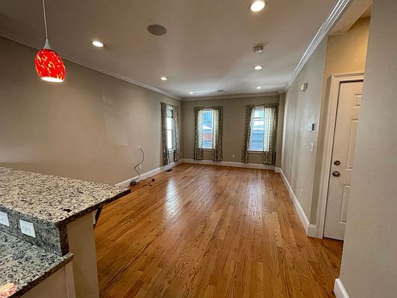 4th image of 283 Gold St #1