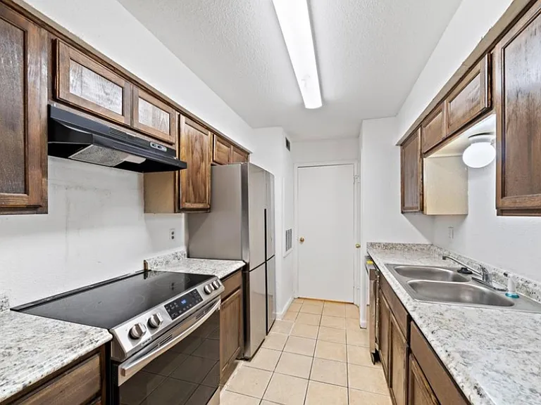 9797 Leawood Blvd #203 — Photo 4