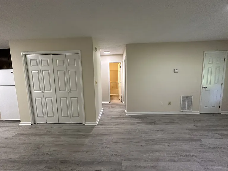 1925 Karen Cir #B — Photo 10