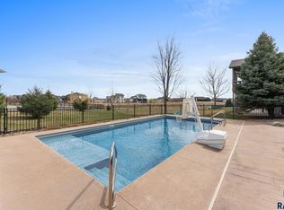 8208 S Spice Hill Cir, Sioux Falls, SD 57108