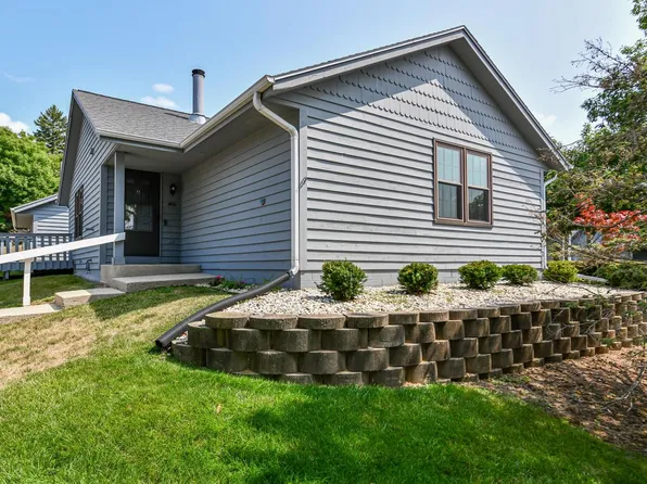 359 Lexington COURT #A, Pewaukee, WI 53072