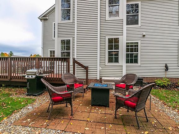 4th image of 8940 Merryvale Dr