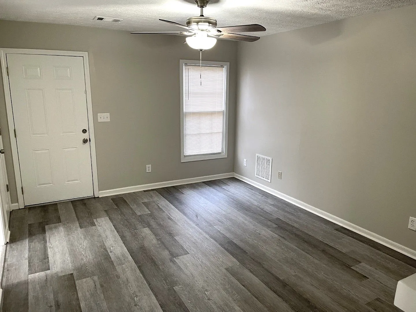 WOW! Newly renovated 2 bedroom, 2 bathroom property in Conyers! Must See — Photo 4
