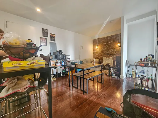 Rented by RELEASE NY | media 7