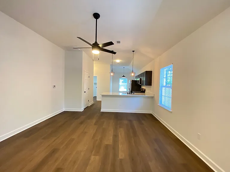 2111 S Oak St — Photo 11