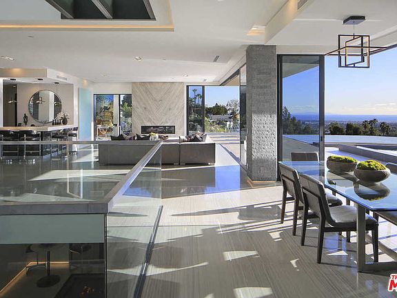 4th image of 931 Linda Flora Dr