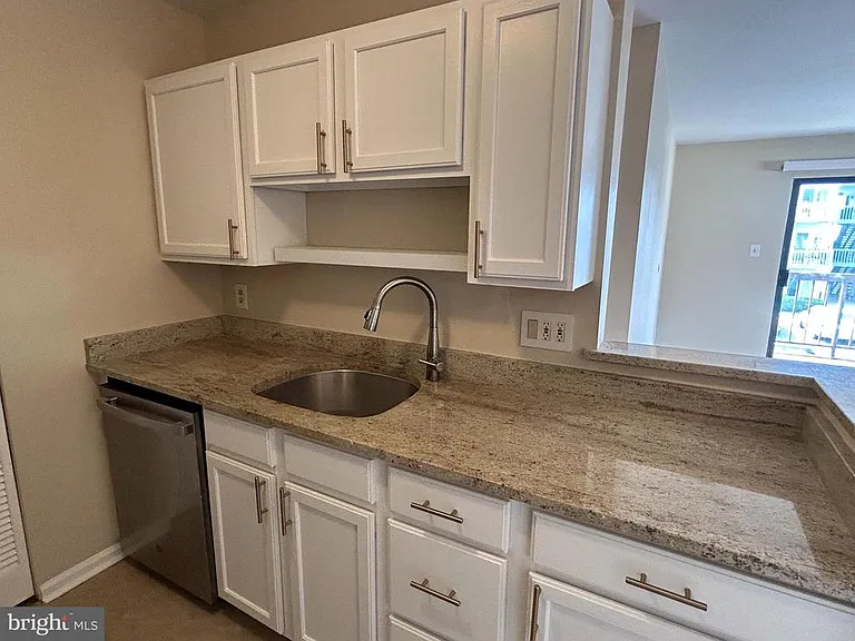 504 Britton Pl — Photo 9