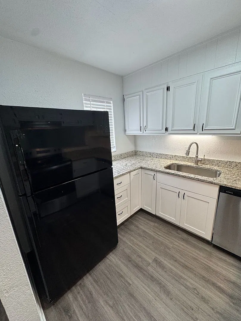 2 bed, 1.5 bath, 1200 sqft, $1,289 — Photo 4