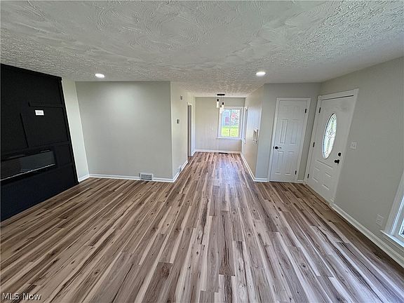 5th image of 1350 Winton Ave