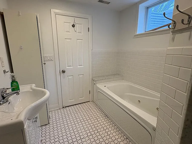 24 Fenelon Dr #BASEMENT — Photo 7
