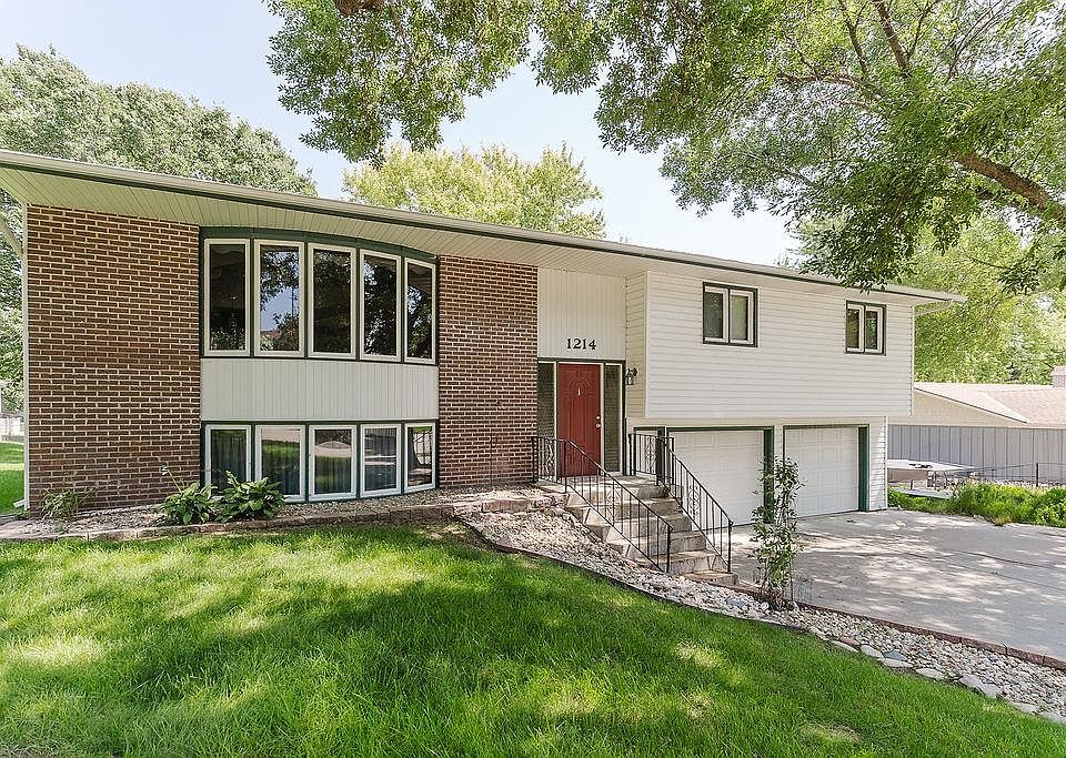 1st image of 1214 Fieldcrest Dr