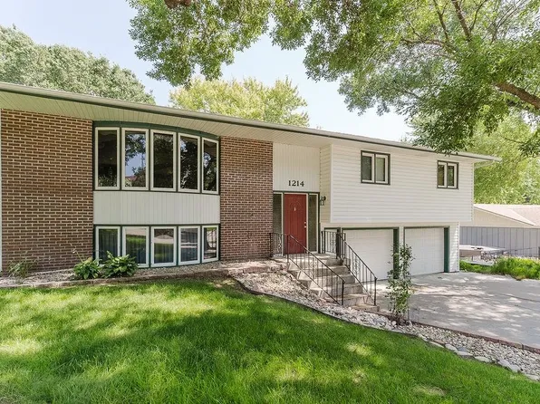 1214 Fieldcrest Dr, Norfolk, NE 68701