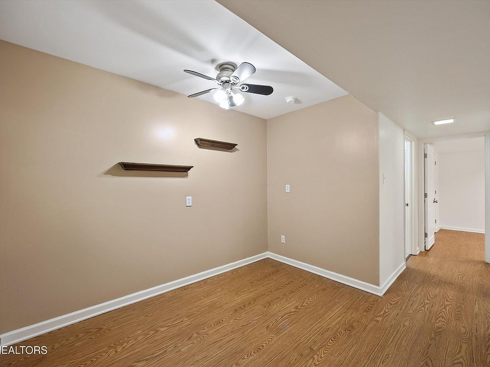 25th image of 3521 Montlake Dr