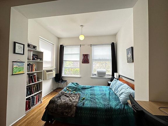 2nd image of 5528-30 N Kenmore Ave