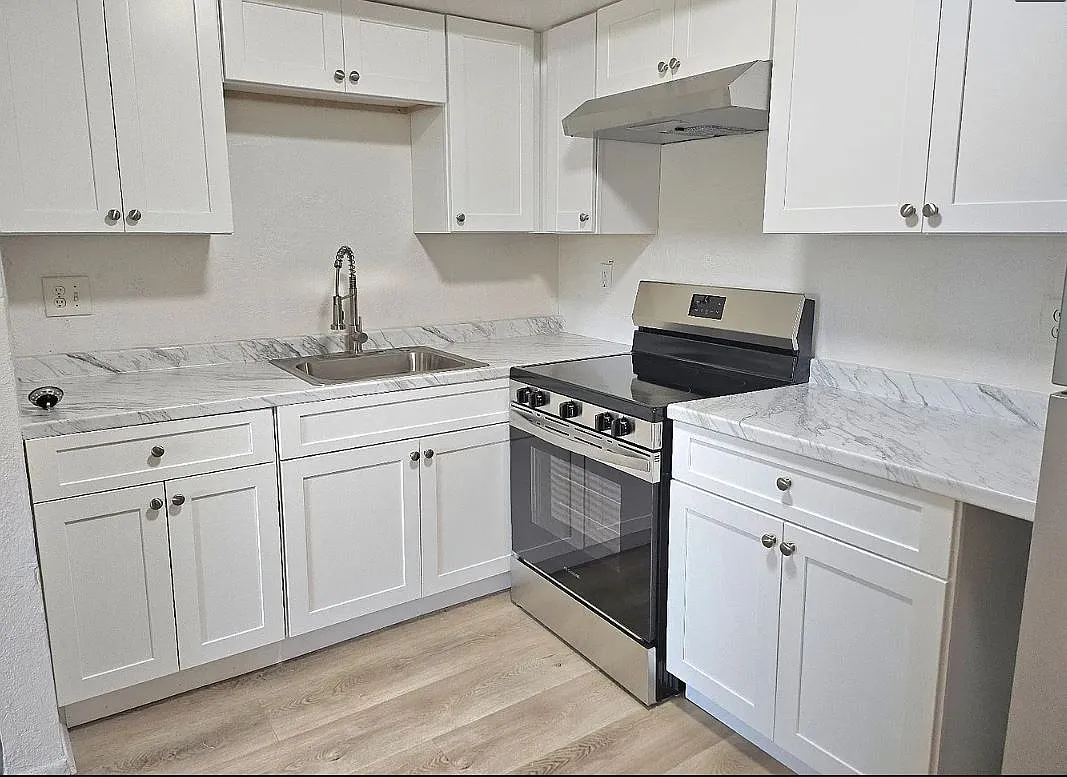 2 bed, $995 — Photo 2