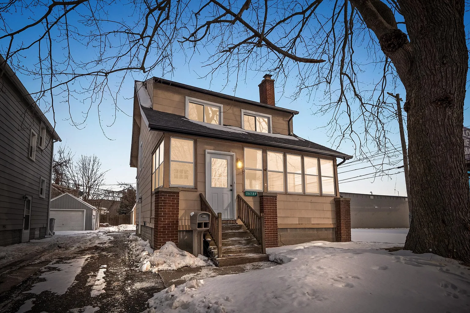 20734 Caledonia Ave photo 1