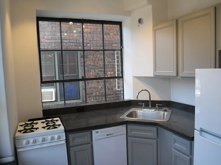 722 18th St #16 — Photo 3