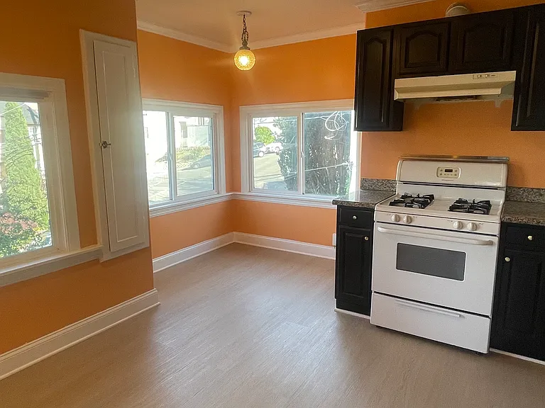 515 E 22nd St #3 — Photo 13