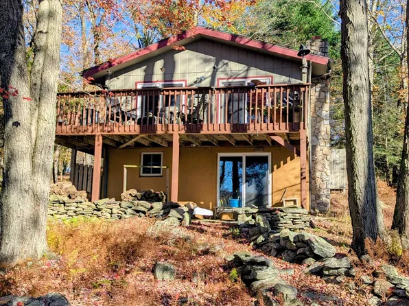 51 Lake Dr E, Gouldsboro, PA 18424