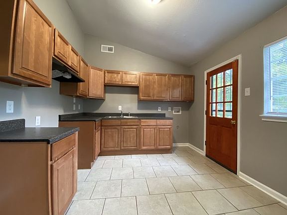 5th image of 3974 Hammett Dr