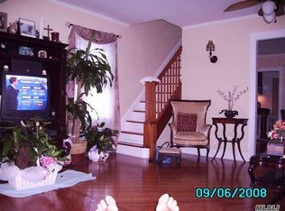 69 Stewart St, Floral Park, NY 11001