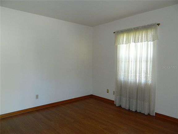 4th image of 527 Belleview Ave