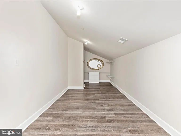 3838 Fulham Rd — Photo 22