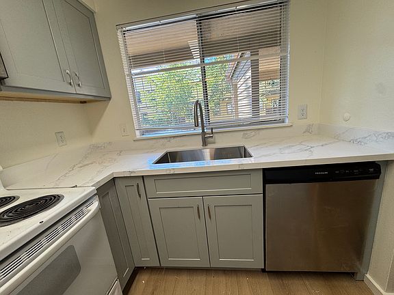 3rd image of 8425 166th Ave NE Unit 5