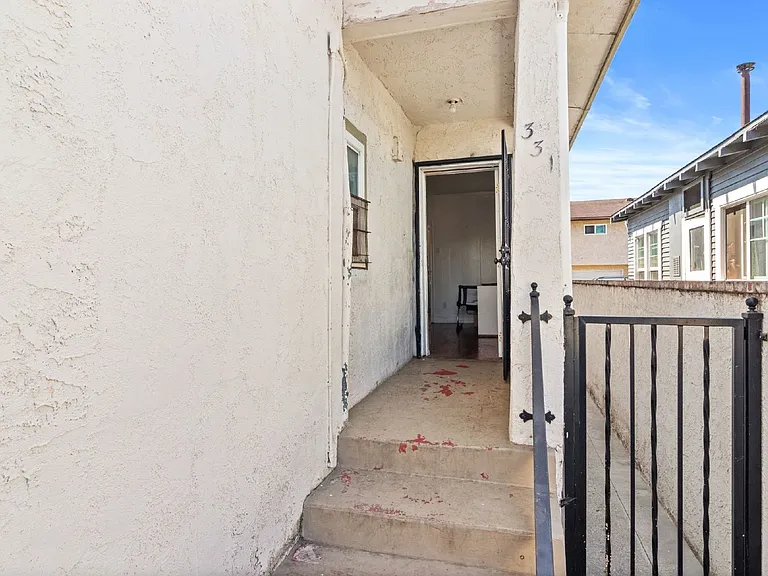 331 W 13th St — Photo 2