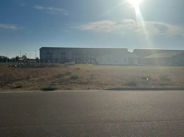 516 Bunyan Dr, Harrisburg, SD 57032