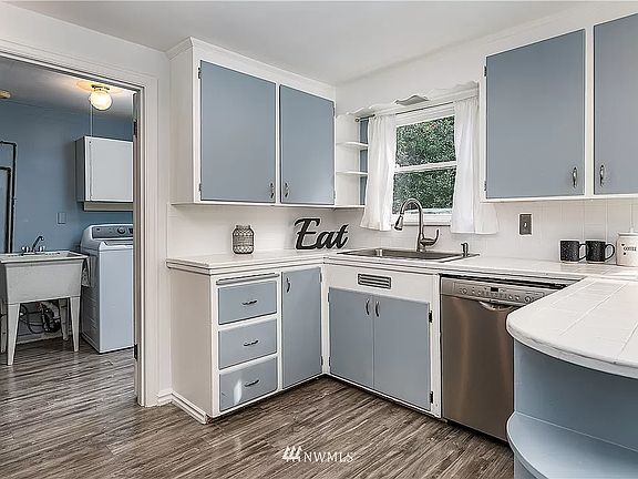 5th image of 15206 5th Ave NE