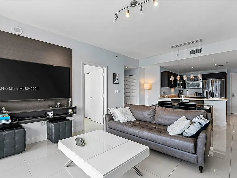 90 SW 3rd St #3501 — Photo 12