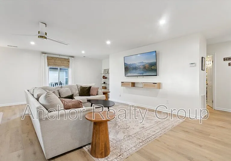 630 Orangewood Dr — Photo 12