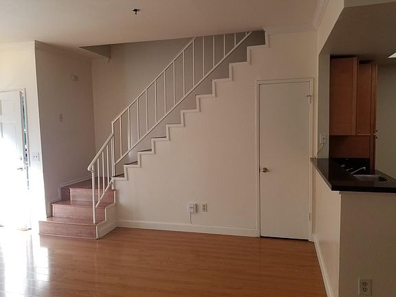 5th image of 22711 Del Valle St APT 108