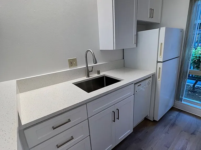 Danville Court Apartments — Photo 7