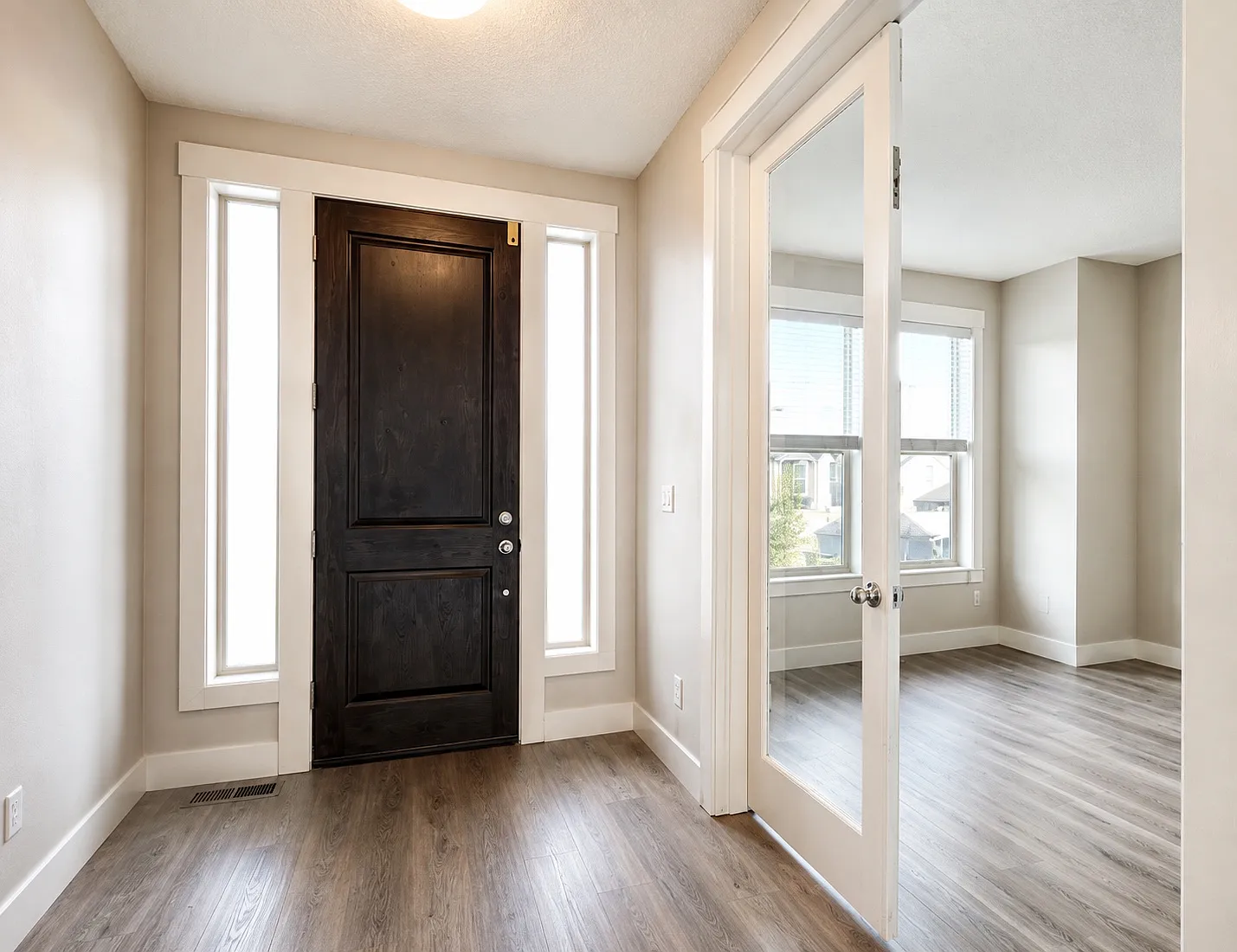 5 bed, 2625 sqft, $3,850 — Photo 3