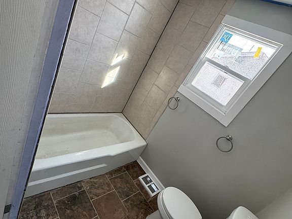 4th image of 125 Blymyer Ave #125