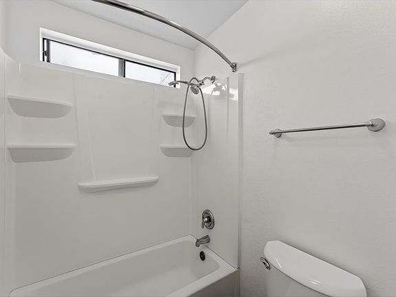 3rd image of 646 Coronado Ave APT C