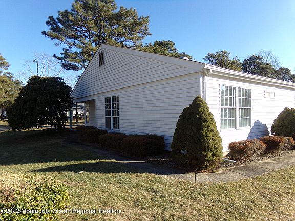 2nd image of 525C Sheffield Dr