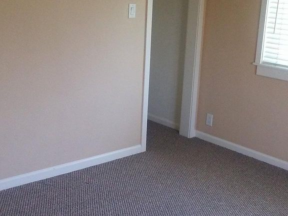 3rd image of 429 N Hill Ave #2