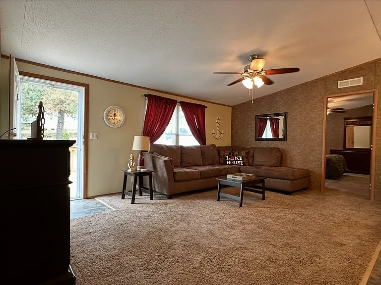 69 Mary Ann Ln — Photo 5