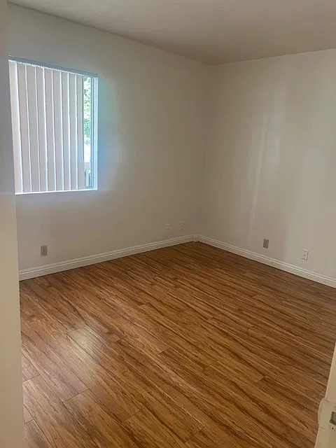 1160 Justin Ave — Photo 3