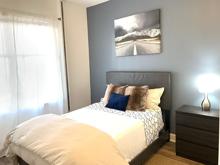 2428 Cambreleng Ave — Photo 3