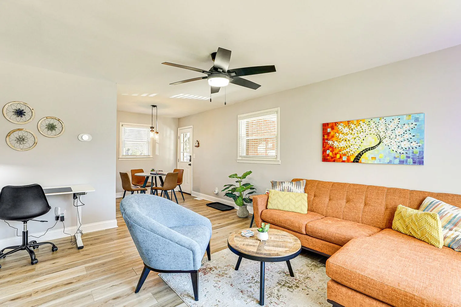3 bed, 1.0 bath, 1097 sqft, $2,902 — Photo 2