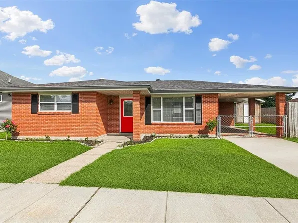 3020 Decomine Dr, Chalmette, LA 70043