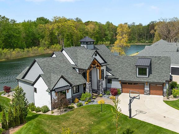 2nd image of 18455 Forest Glade Dr