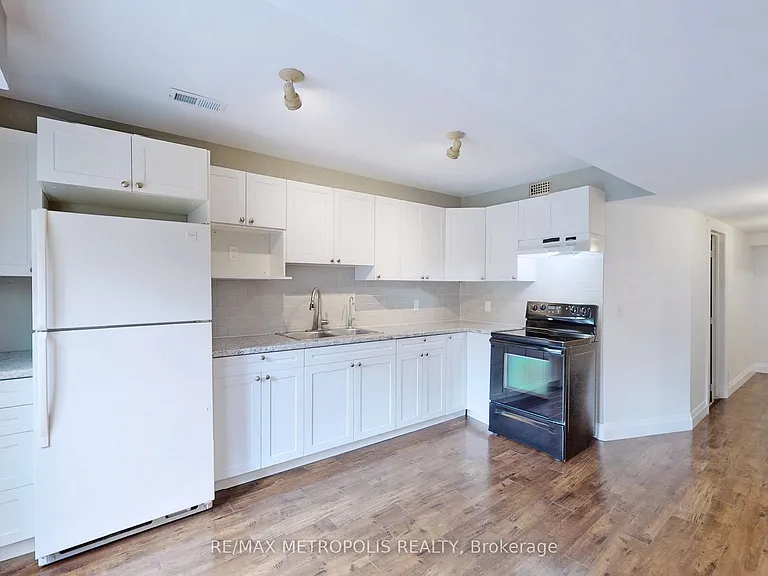 17 Porritt St #LOWER — Photo 9
