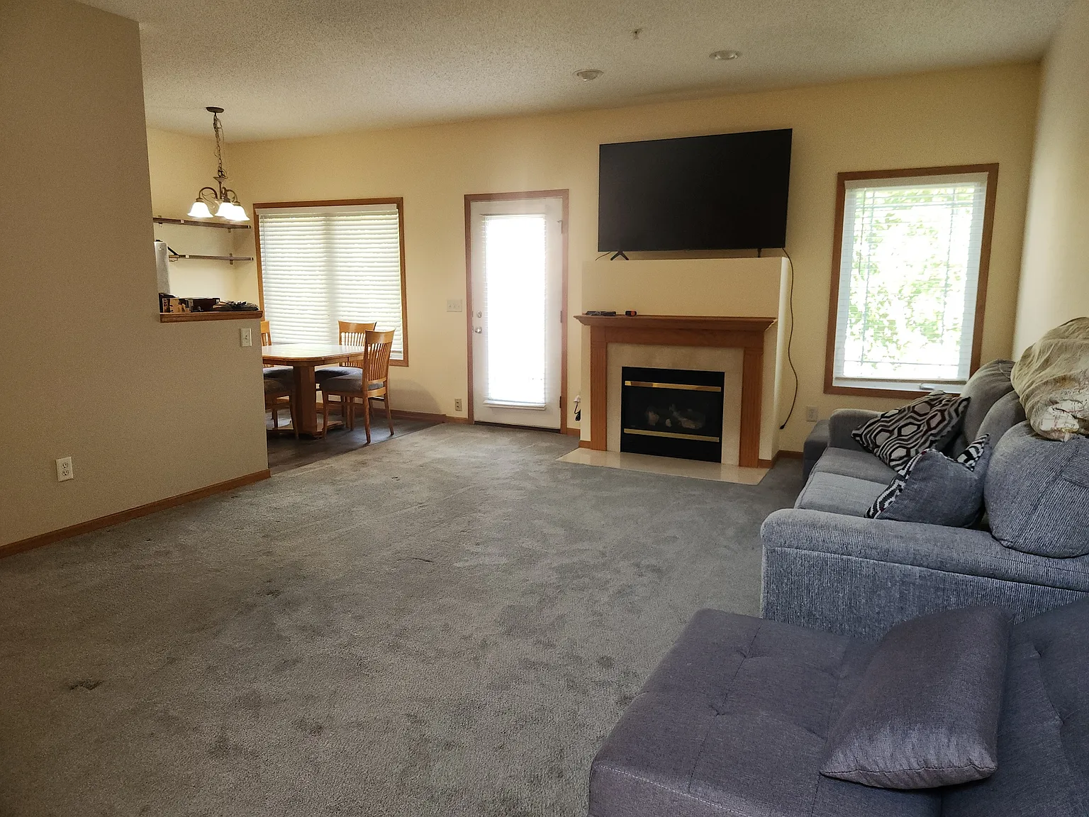 3 bed, 2198 sqft, $3,200 — Photo 4