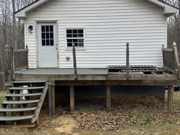 225 Foxbrook Ct, Louisa, VA 23093