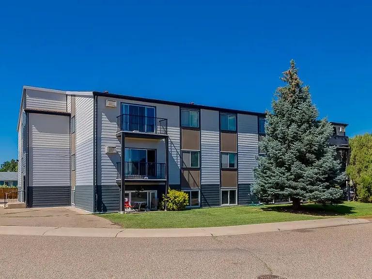 42 Campbell Cres SE #102 — Photo 23